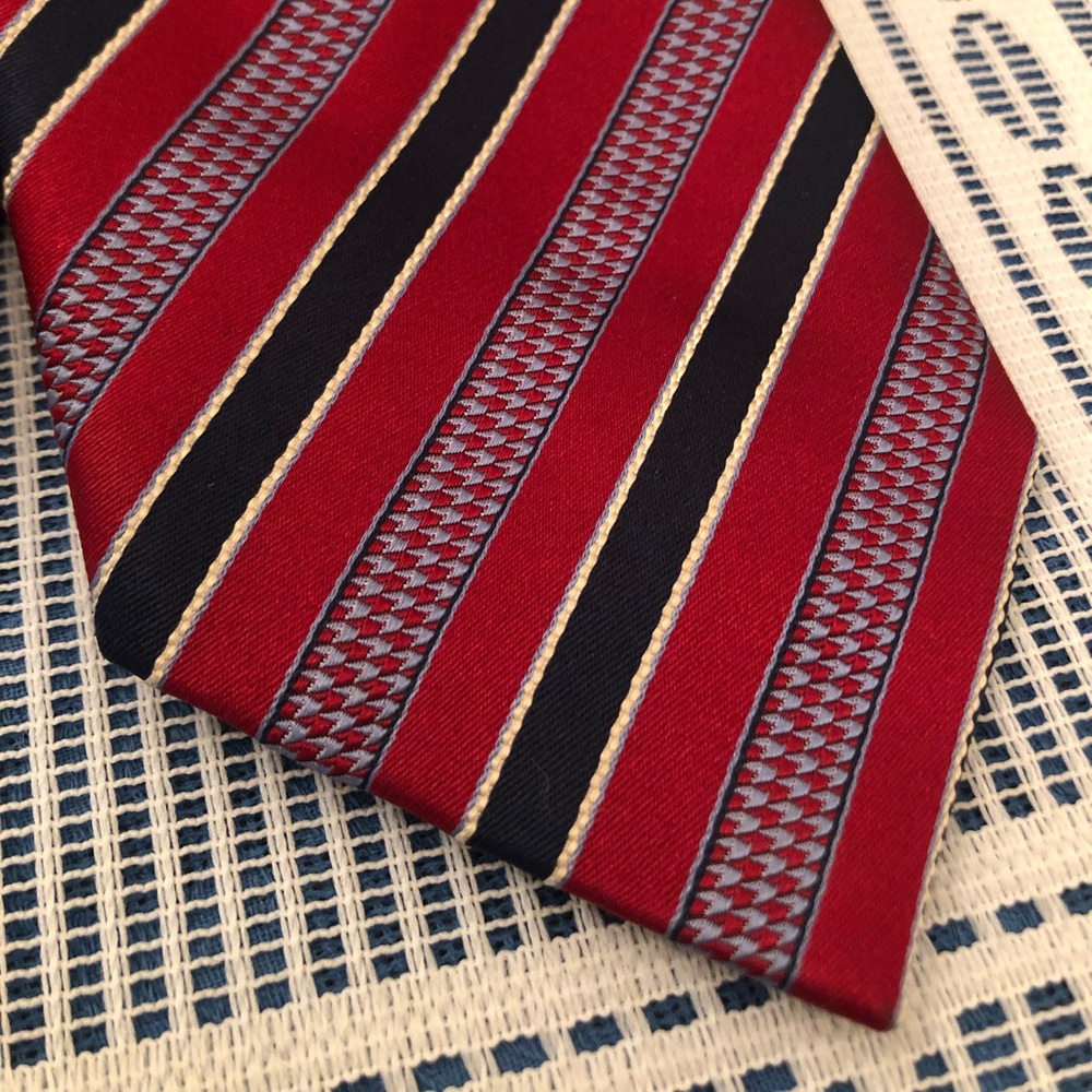 Mint Brioni Red Blue White &Black Striped Silk Tie